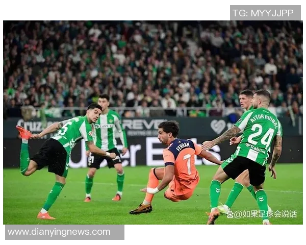 西甲经典对决皇马3-0巴萨帽子戏法引发全场狂欢战术解析